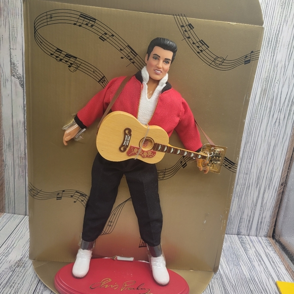 Elvis Presley hasbro doll and poster - Picture 3 of 5
